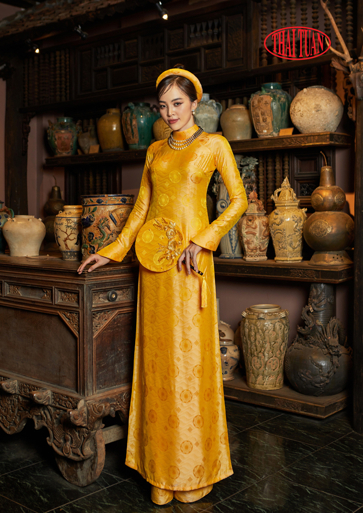 áo dài cưới truyền thống màu vàng